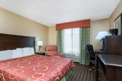 Super 8 by Wyndham Texarkana AR - image 2