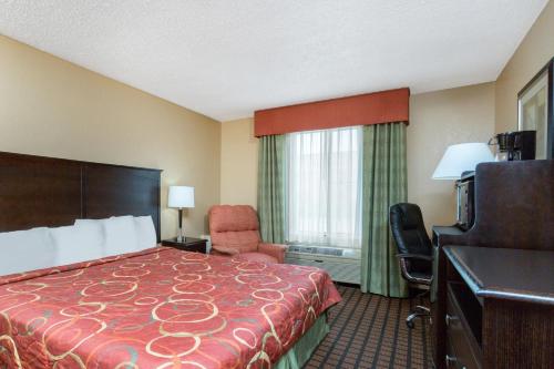 Super 8 by Wyndham Texarkana AR - image 2