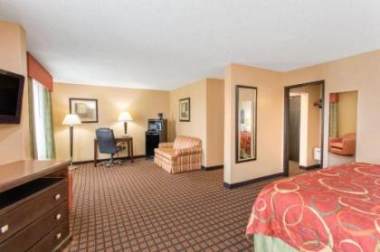 Super 8 by Wyndham Texarkana AR - image 4