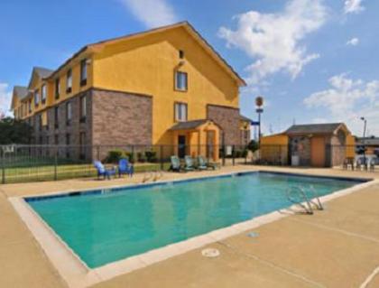 Super 8 by Wyndham Texarkana AR - image 7