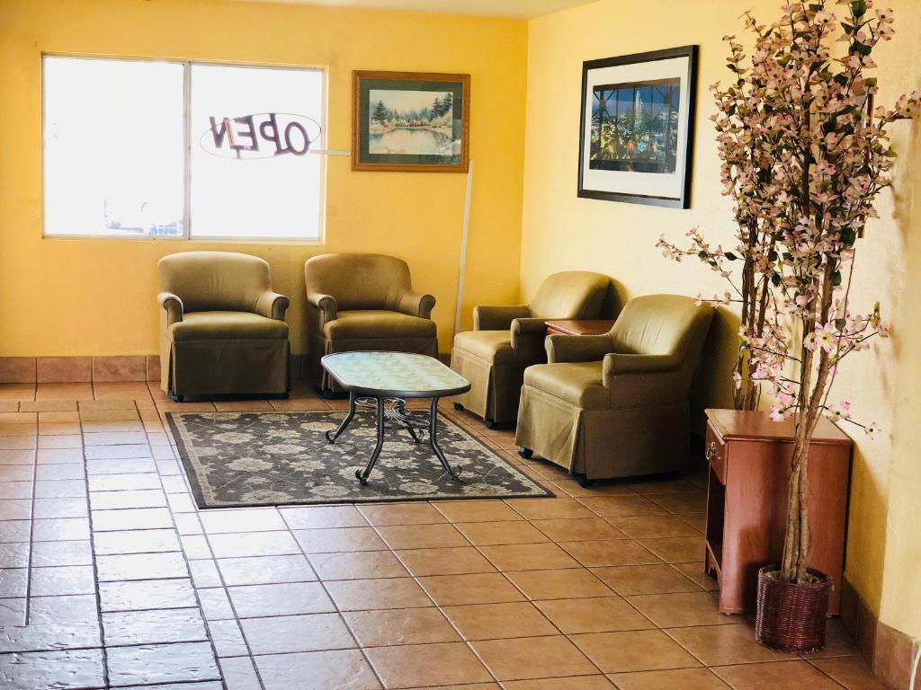 Country Host Inn - main image