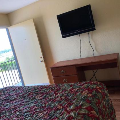Country Host Inn - image 7