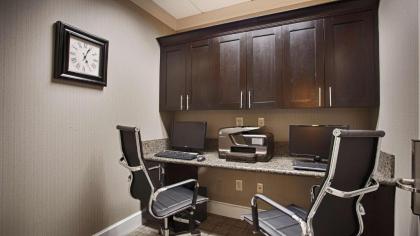 Best Western Plus Texarkana Inn and Suites - image 4