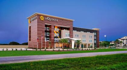 La Quinta Inn & Suites by Wyndham Texas City I 45 - image 12