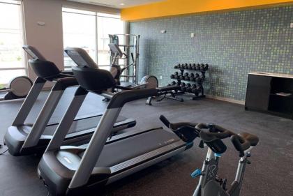 La Quinta Inn & Suites by Wyndham Texas City I 45 - image 2