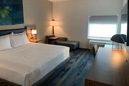 La Quinta Inn & Suites by Wyndham Texas City I 45 - image 4