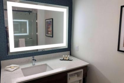 La Quinta Inn & Suites by Wyndham Texas City I 45 - image 6
