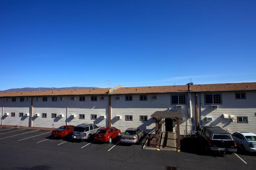 Cousin's Country Inn - image 3