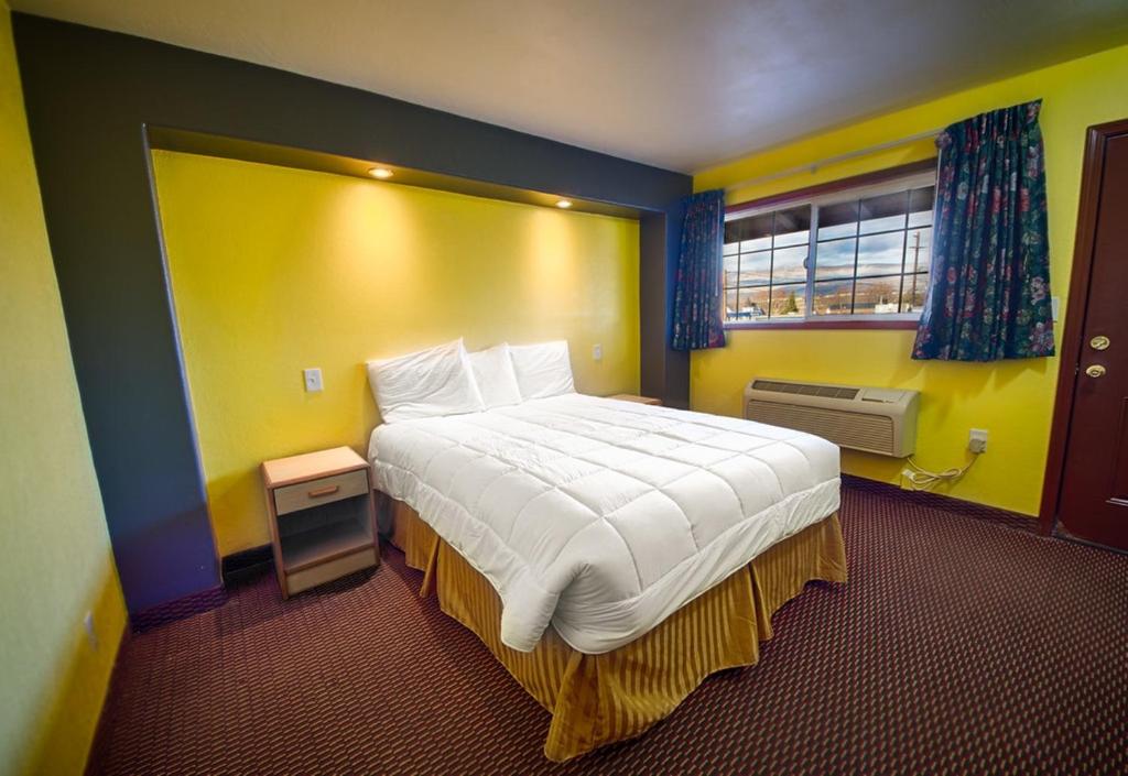 Budget Inn - image 3
