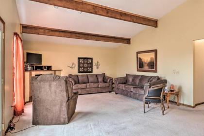 Woodsy Hideaway with Deck Walk to Bull Shoals Lake! - image 2