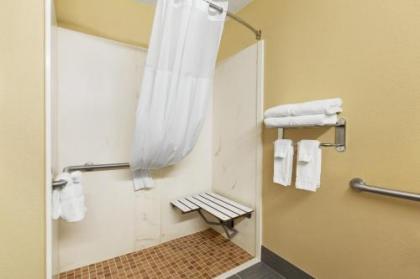 Microtel Inn & Suites by Wyndham Thomasville/High Point/Lexi - image 13