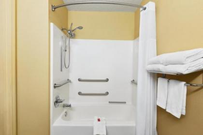 Microtel Inn & Suites by Wyndham Thomasville/High Point/Lexi - image 14