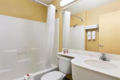 Microtel Inn & Suites by Wyndham Thomasville/High Point/Lexi - image 15