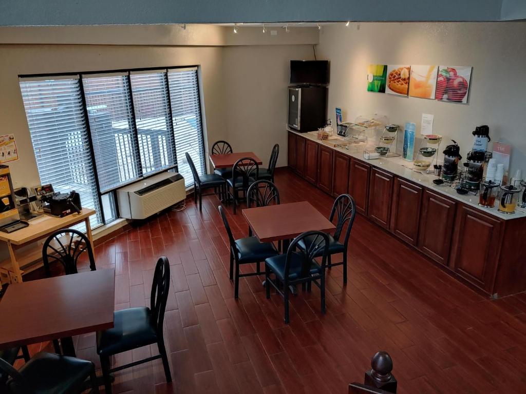 Quality Inn & Suites Thomasville - image 4