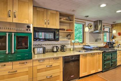 Elegant White Mountain Escape with Large Deck - image 11