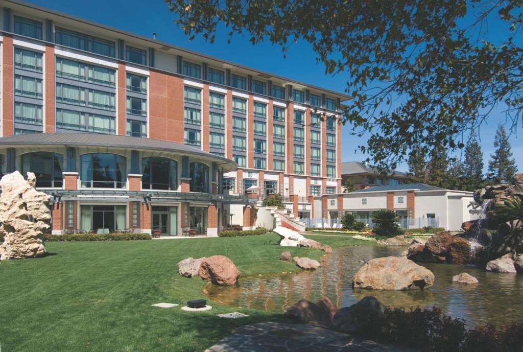 Four Seasons Hotel Westlake Village - image 7