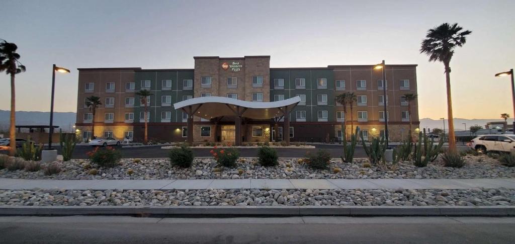 Best Western Plus Desert View Inn & Suites - main image