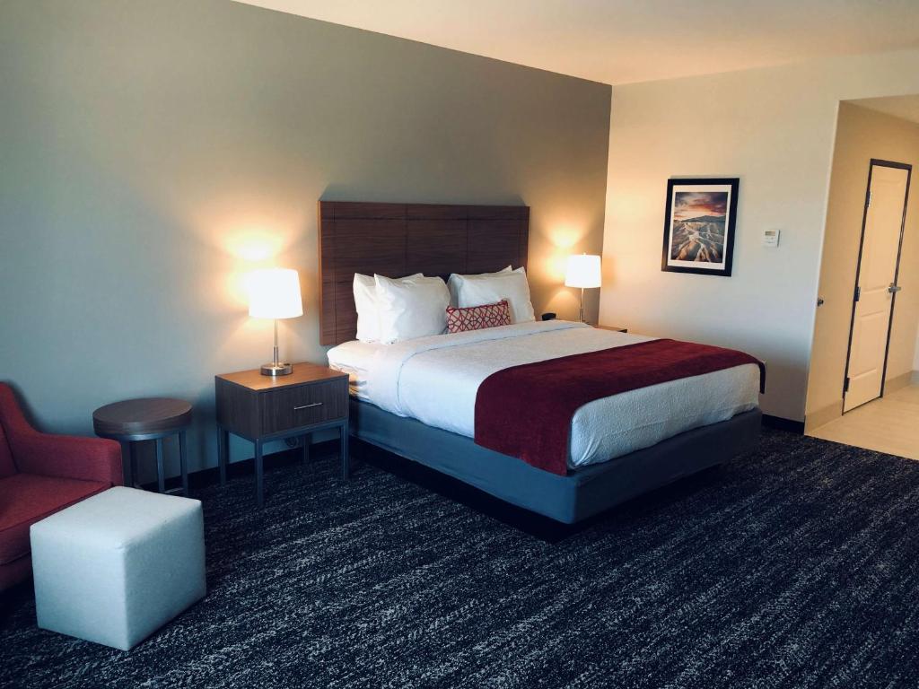Best Western Plus Desert View Inn & Suites - image 2