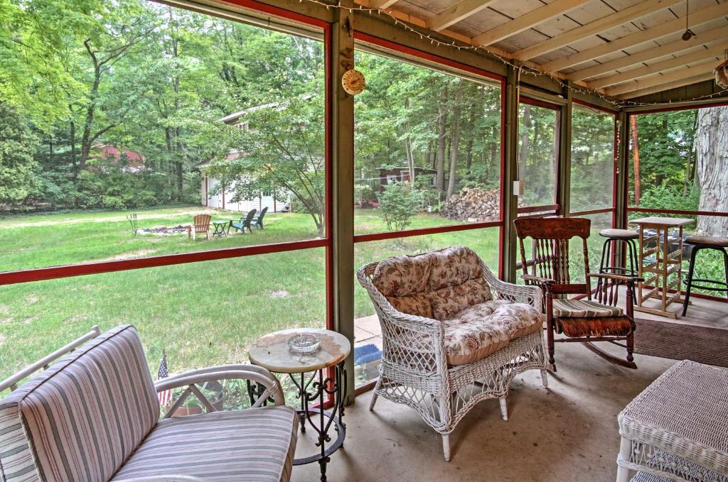 Harbert Cottage and Studio with Porch Half Mile to Beach! - main image
