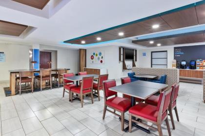 Holiday Inn Express and Suites Three Rivers an IHG Hotel - image 9