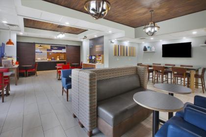 Holiday Inn Express Tiffin an IHG Hotel - image 15