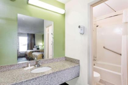 Super 8 by Wyndham Tifton - image 9