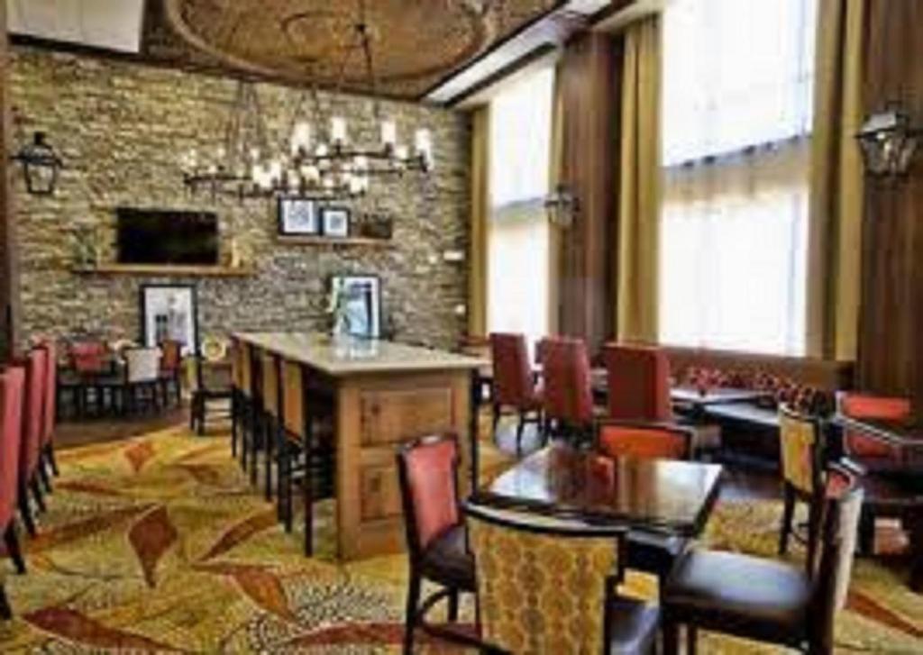 Hampton Inn & Suites Tifton - image 4