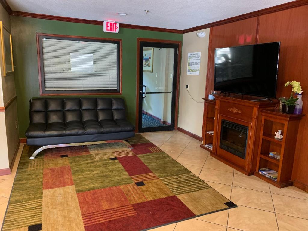Super 8 by Wyndham Tilton/Lake Winnipesaukee - image 5