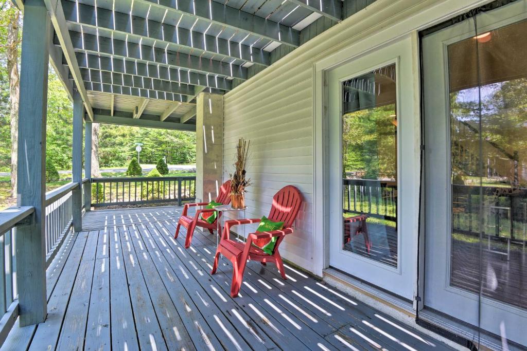 Tobyhanna House with Private Wraparound Decks! - image 5