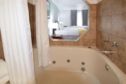 Quality Inn Alexis Rd - image 5