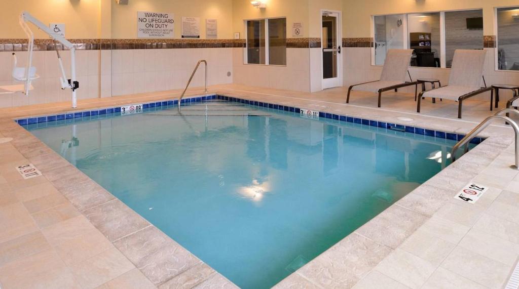 Courtyard by Marriott Toledo North - image 2
