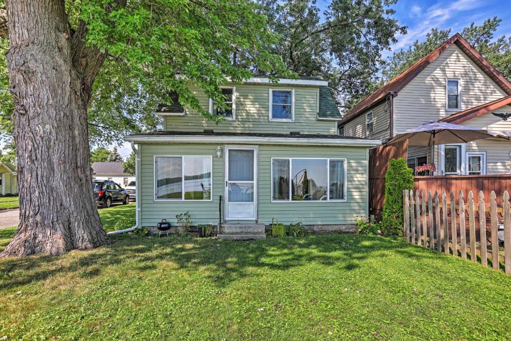 Lakefront Cottage 6 Miles to Downtown Toledo! - image 5