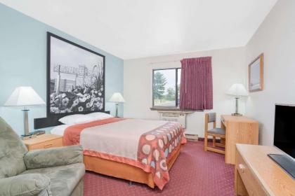 Super 8 by Wyndham Tomah Wisconsin - image 15