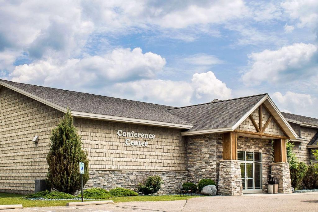 Rodeway Inn & Suites Tomahawk - main image