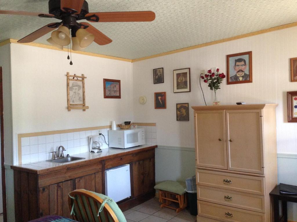 SageBrush Inn - image 5