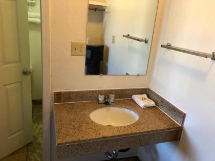 National 9 Inn Tonopah - image 2