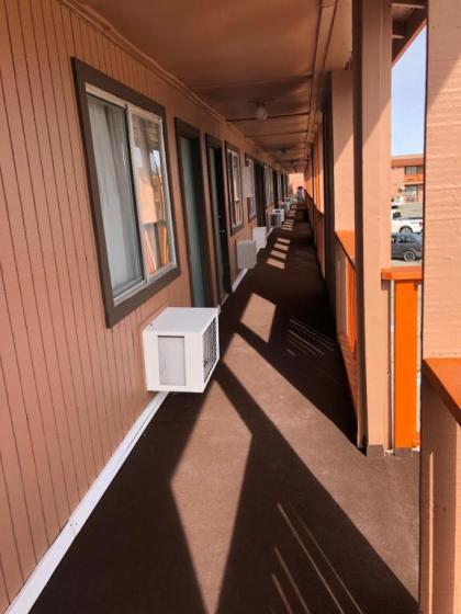 National 9 Inn Tonopah - image 4