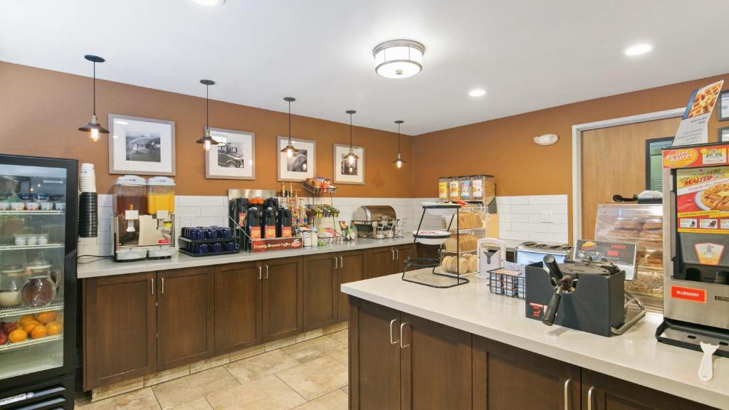 Best Western Hi-Desert Inn - image 7