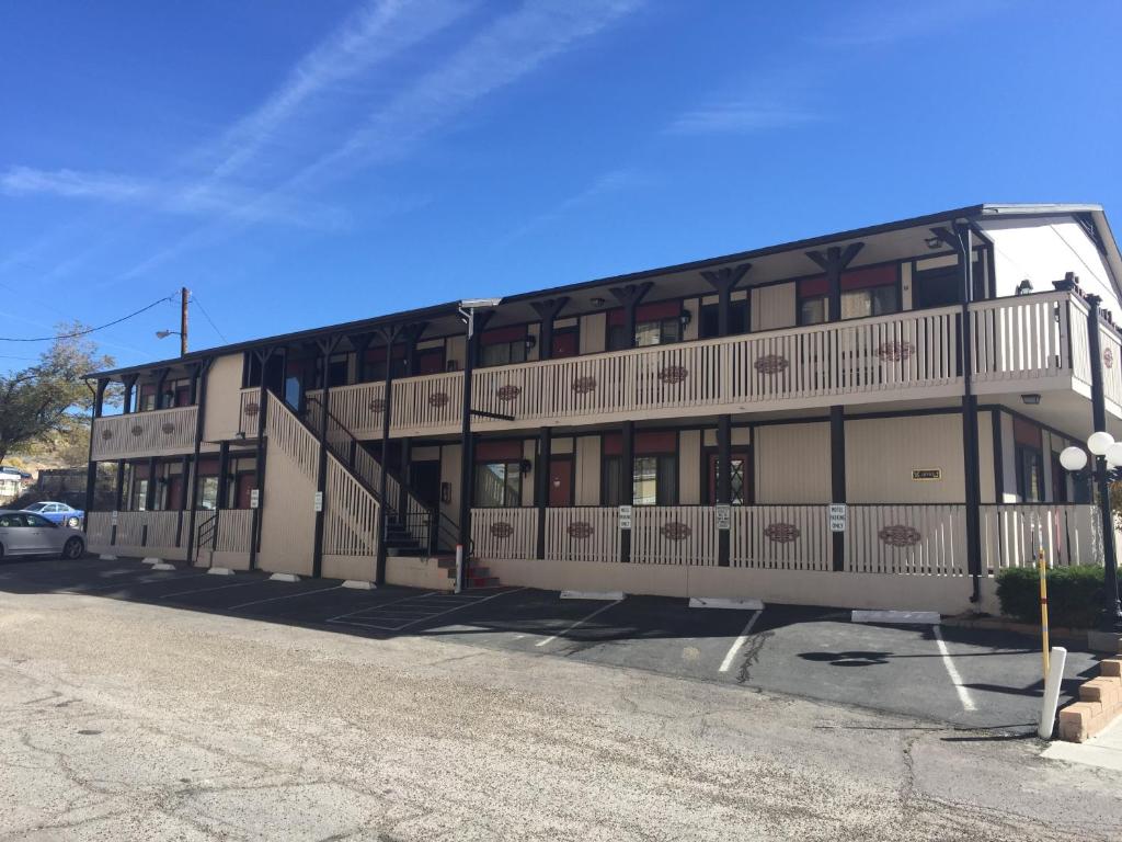 Jim Butler Inn & Suites - image 4