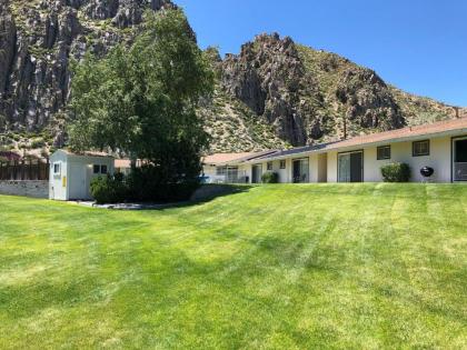 Motel in topaz California