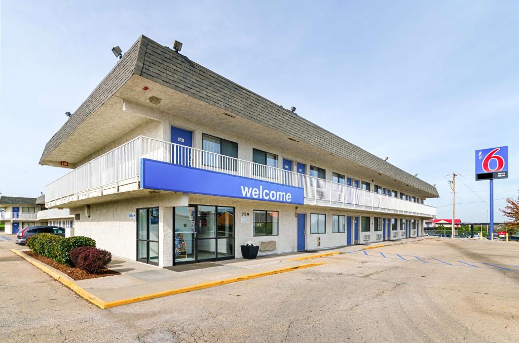 Motel 6-Topeka KS - Northwest - main image
