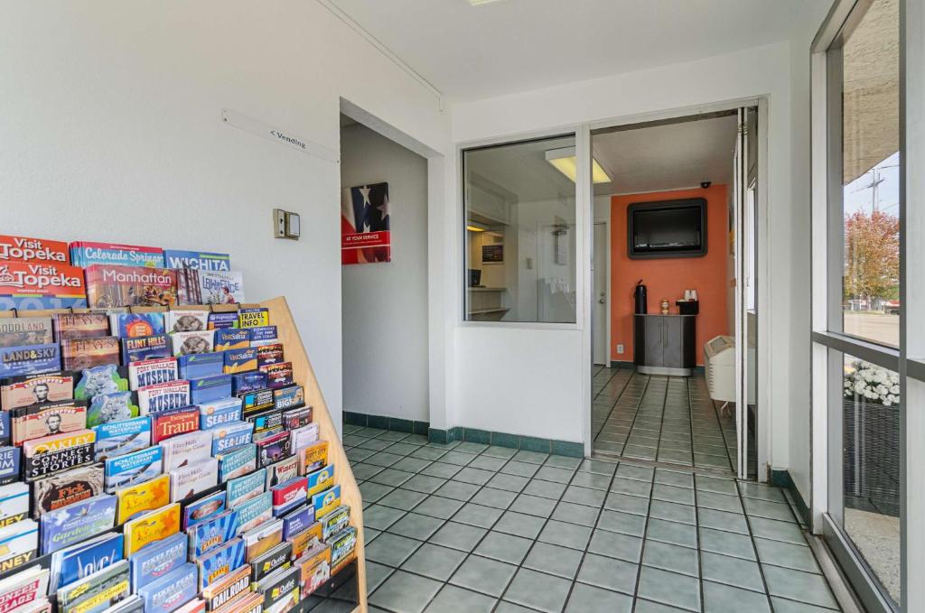 Motel 6-Topeka KS - Northwest - image 6