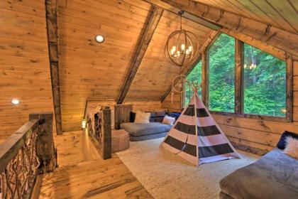 Lakefront Lodge with Decks Hot Tub Game Room and More - image 15