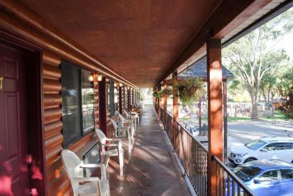 Austin's Chuckwagon Motel - image 9