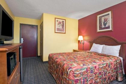 Days Inn by Wyndham Torrington - image 13