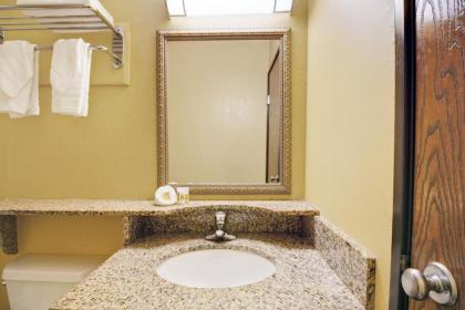 Days Inn by Wyndham Torrington - image 8