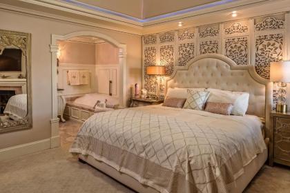 Cameo Heights Mansion - image 6