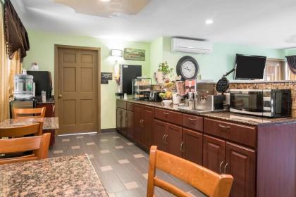 Rodeway Inn - image 13