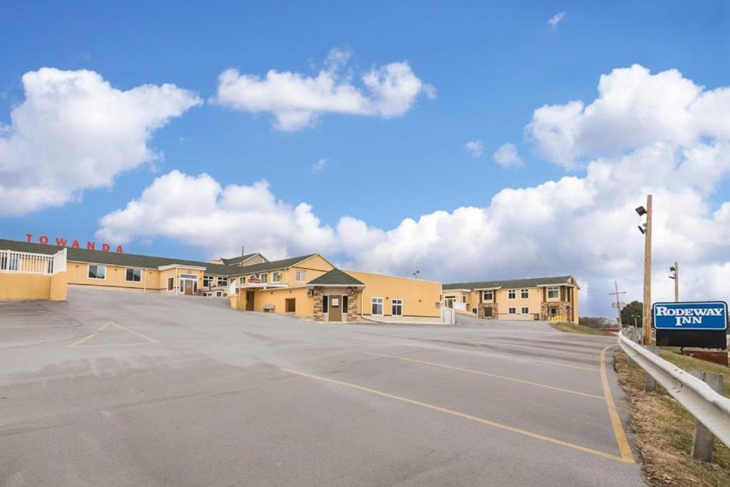 Rodeway Inn - image 5