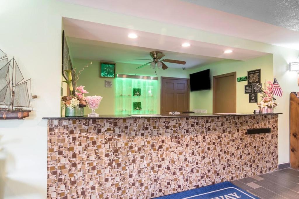 Rodeway Inn - image 7